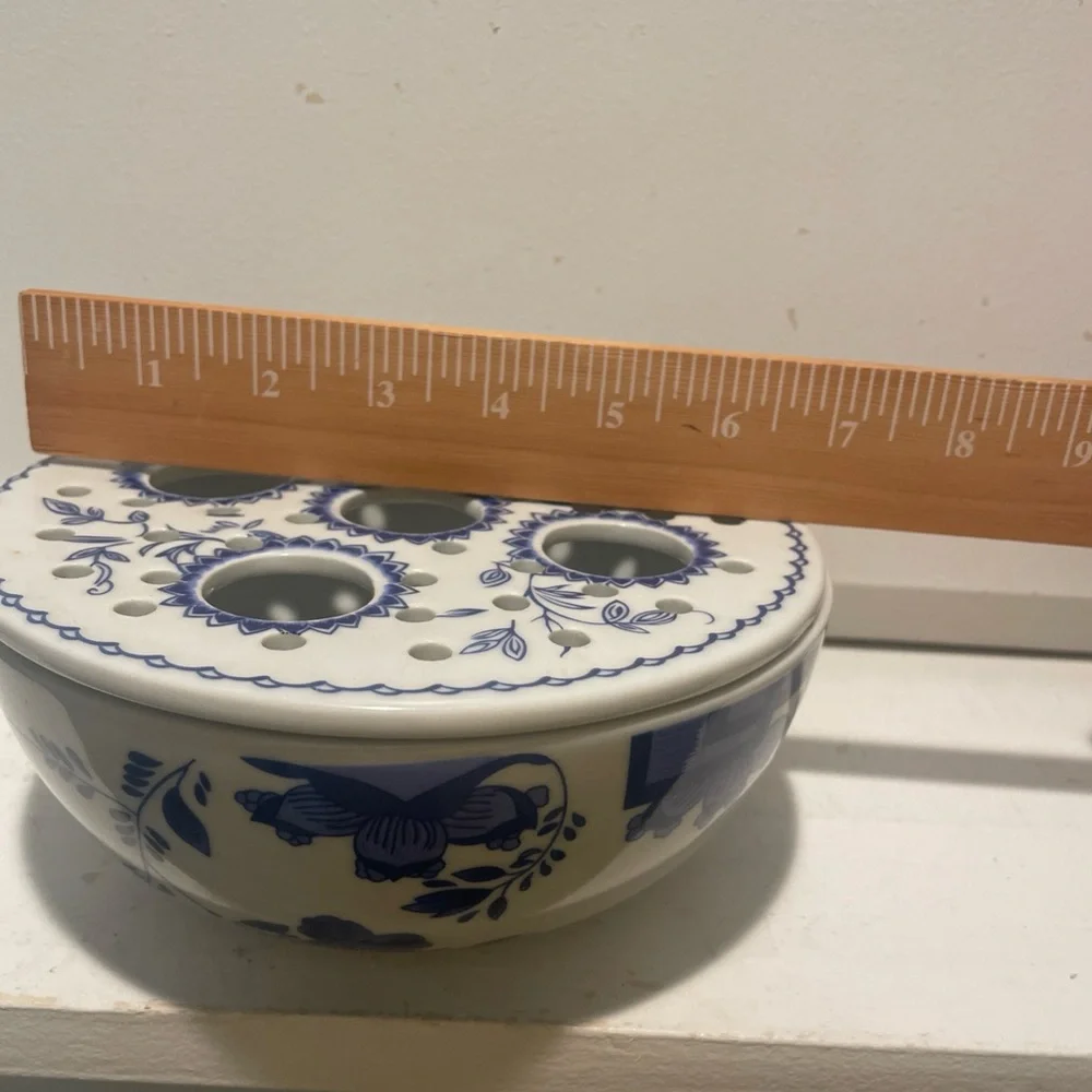 Vintage MAM Motlahedeh Blue and White Floral Ceramic Flower Frog - Picture 10 of 12
